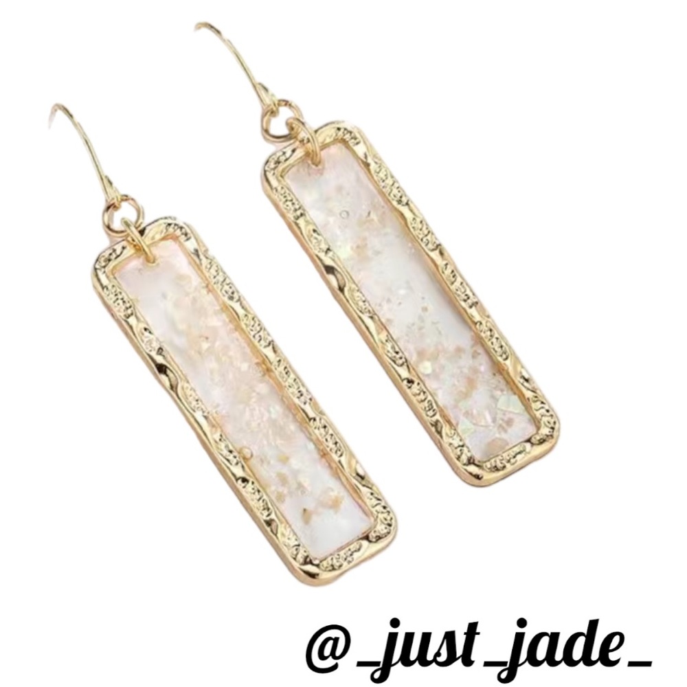 DROP EARRINGS